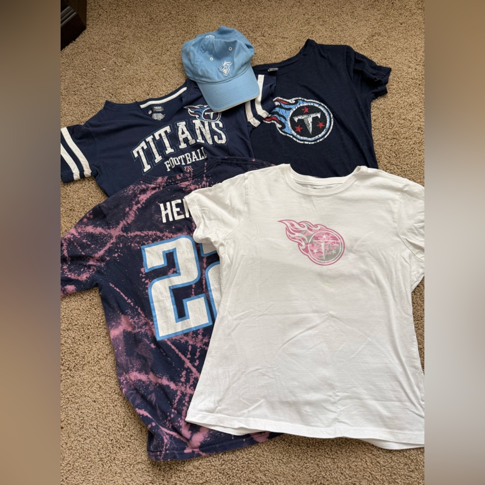 Assorted Tennessee Titans women’s shirts and hat.